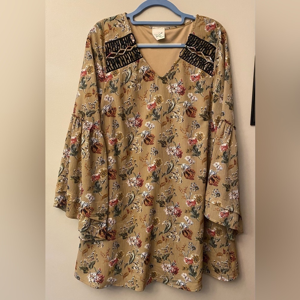 Artistic Works by Lu Floral Beige Women's Dress with Black Accents